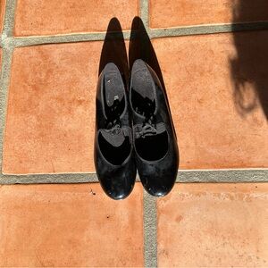 Elegant Black Women's Flats